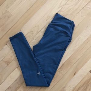 Alo airbrush legging size sm in chambray
